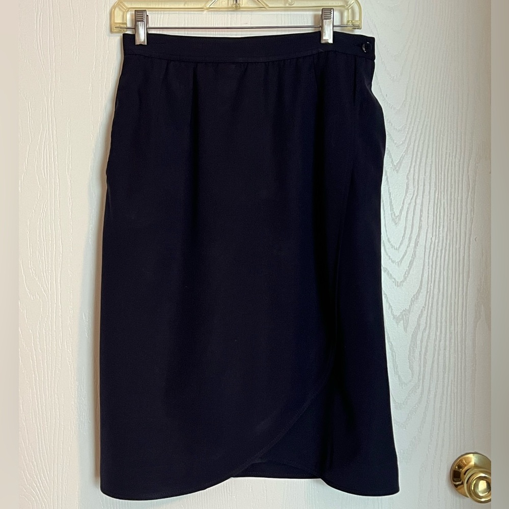 Valentino 100% wool tulip skirt in navy size 6